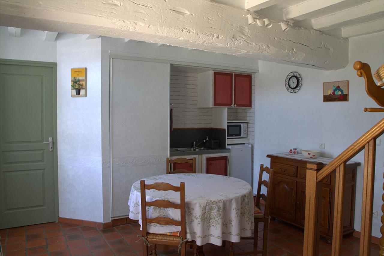 Chambre D Hote La Roussiere Saint-Ouen-Des-Toits Dış mekan fotoğraf