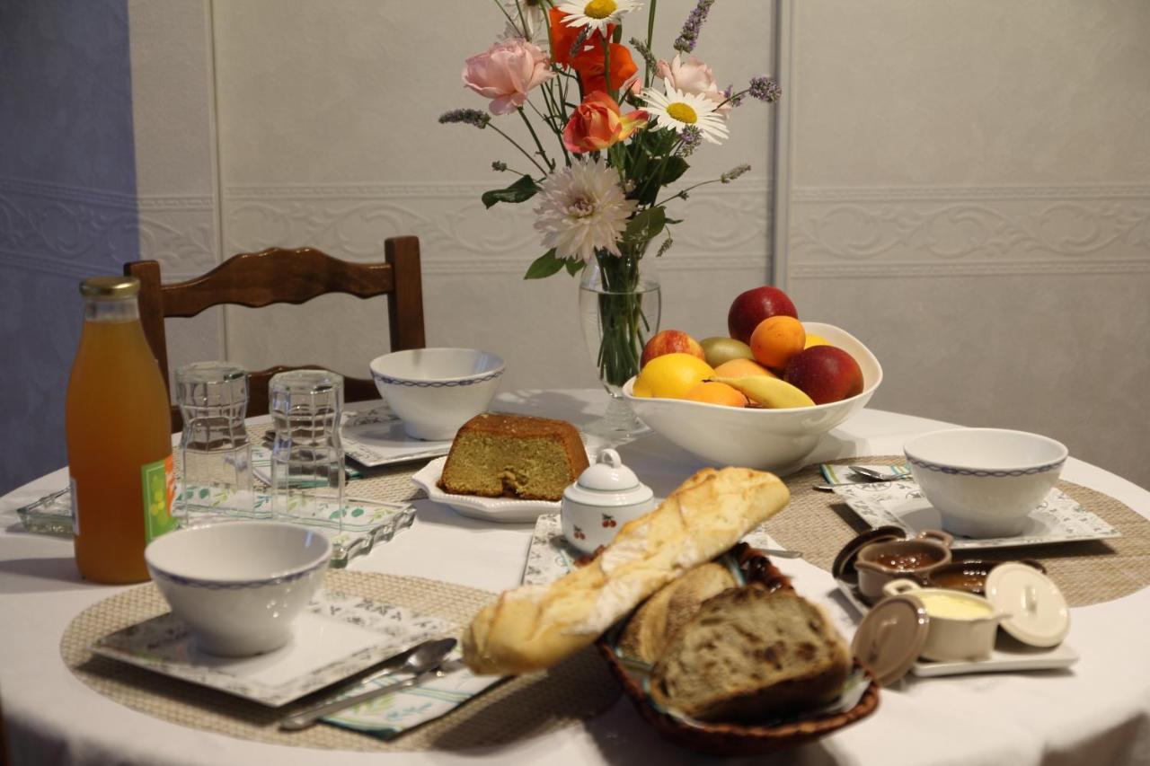 Chambre D Hote La Roussiere Saint-Ouen-Des-Toits Dış mekan fotoğraf